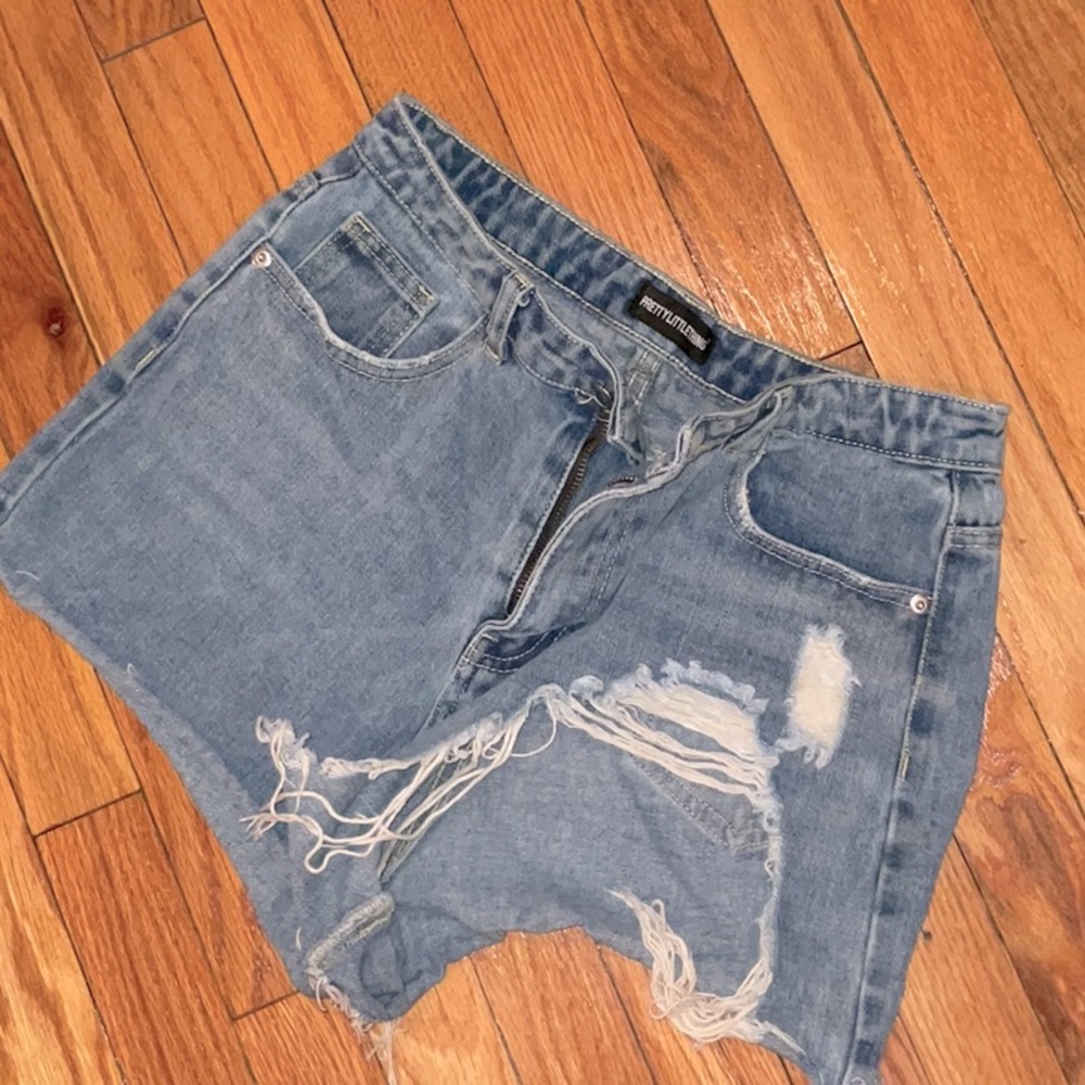 Pretty little thing Jean shorts